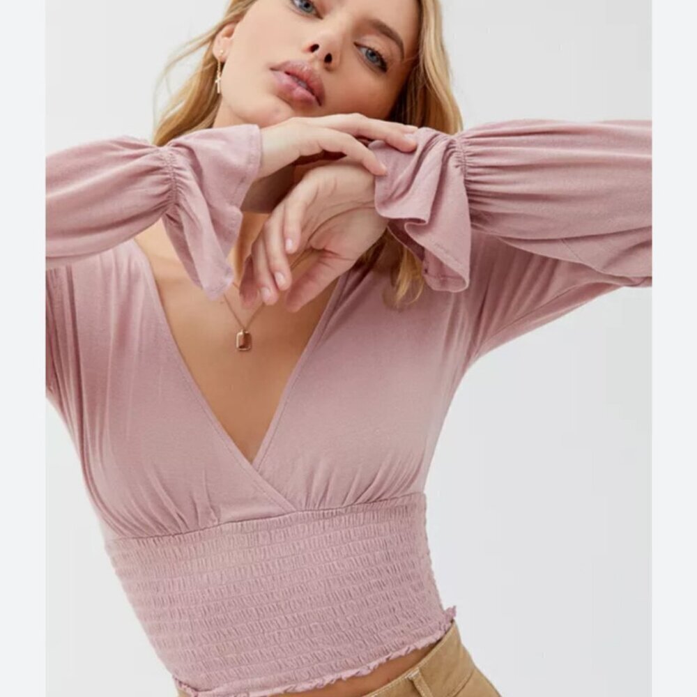 Urban Outfitters Women's Pink Rose Cropped V-Neck Blouse Size M NWT - Picture 7 of 9